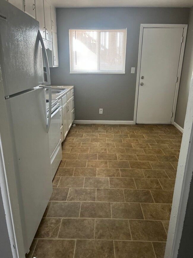 Building Photo - Forest Court Apartment Homes