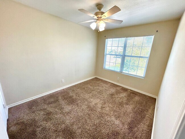Building Photo - AVAILABLE NOW! 3 Bedroom 2.5 Bathroom Town...
