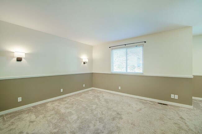 Building Photo - 3bd/2.25ba Sammamish Home