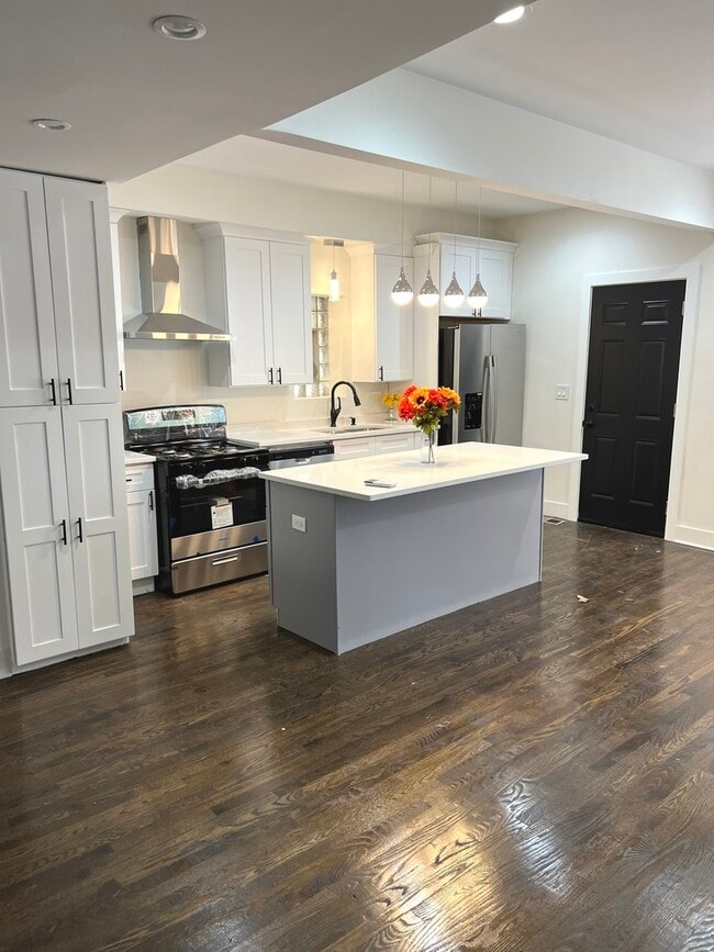 Building Photo - 6553 S Eberhart Ave