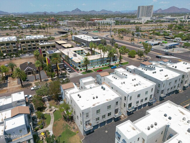 Building Photo - 615 E Portland St