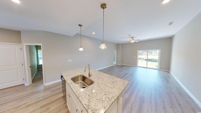 Building Photo - 84 Racquet Club Dr