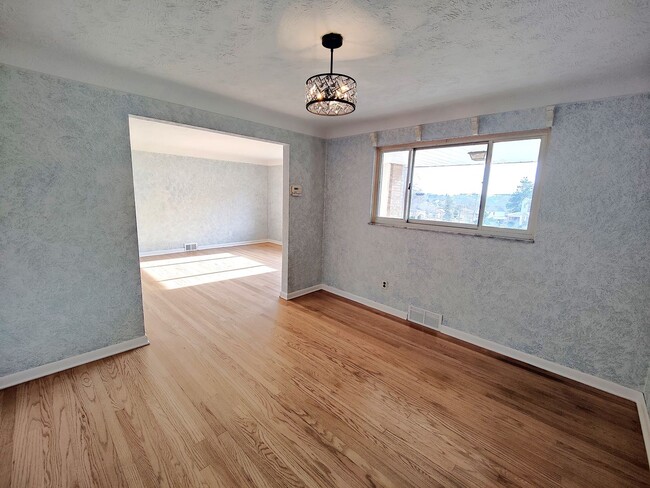 Building Photo - *Well-Maintained & Spacious 3BD/1.5BA Single Family Home Available in Baldwin*