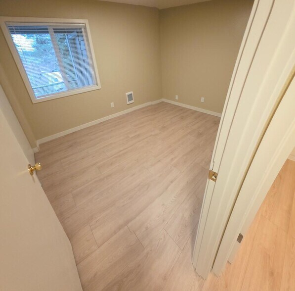 Building Photo - 5055 SW Menlo Dr