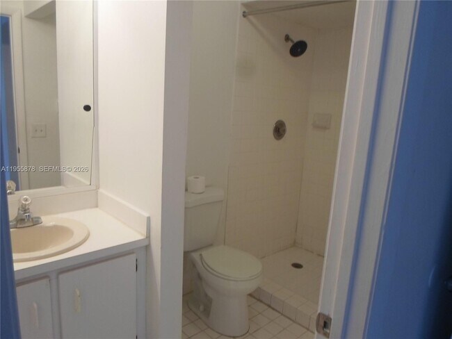 Building Photo - 20760 NE 4th Ct