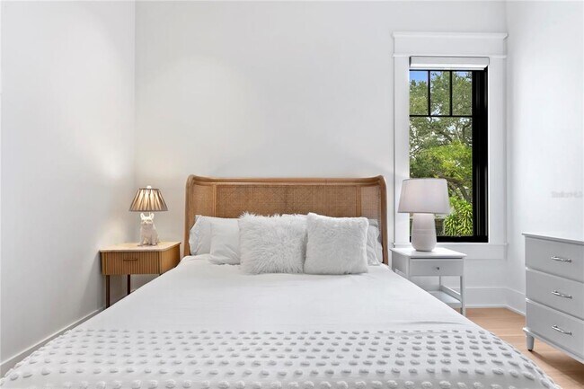 Building Photo - 319 W Frances Ave