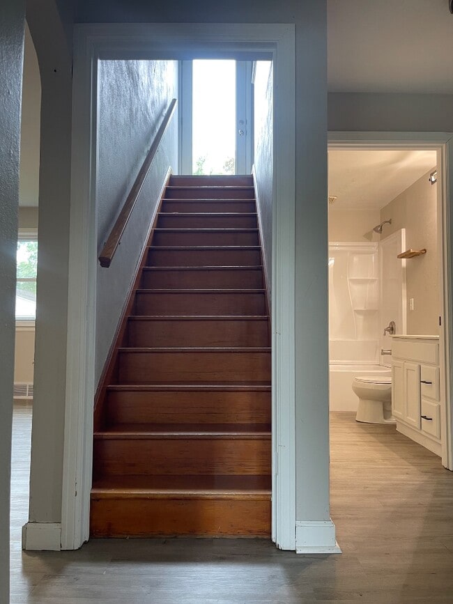 Building Photo - 813 Lincoln St