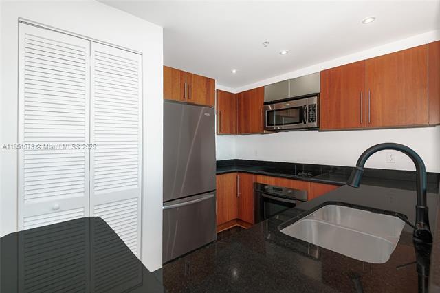 Building Photo - 300 S Biscayne Blvd