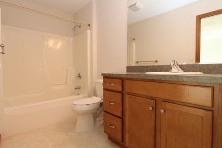 Building Photo - 3 Bedroom Condo Overlooking Pond!