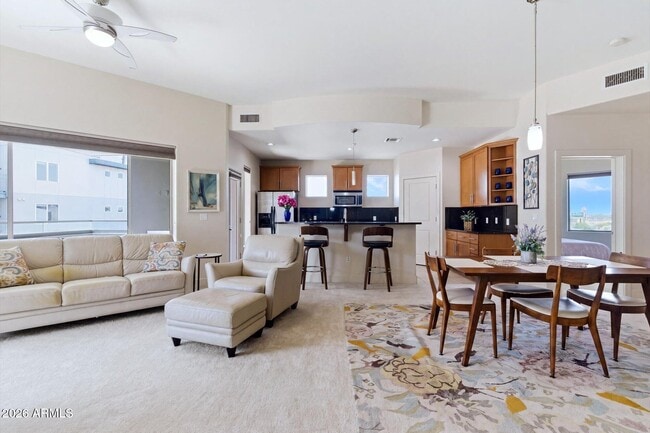 Building Photo - 945 E Playa Del Norte Dr