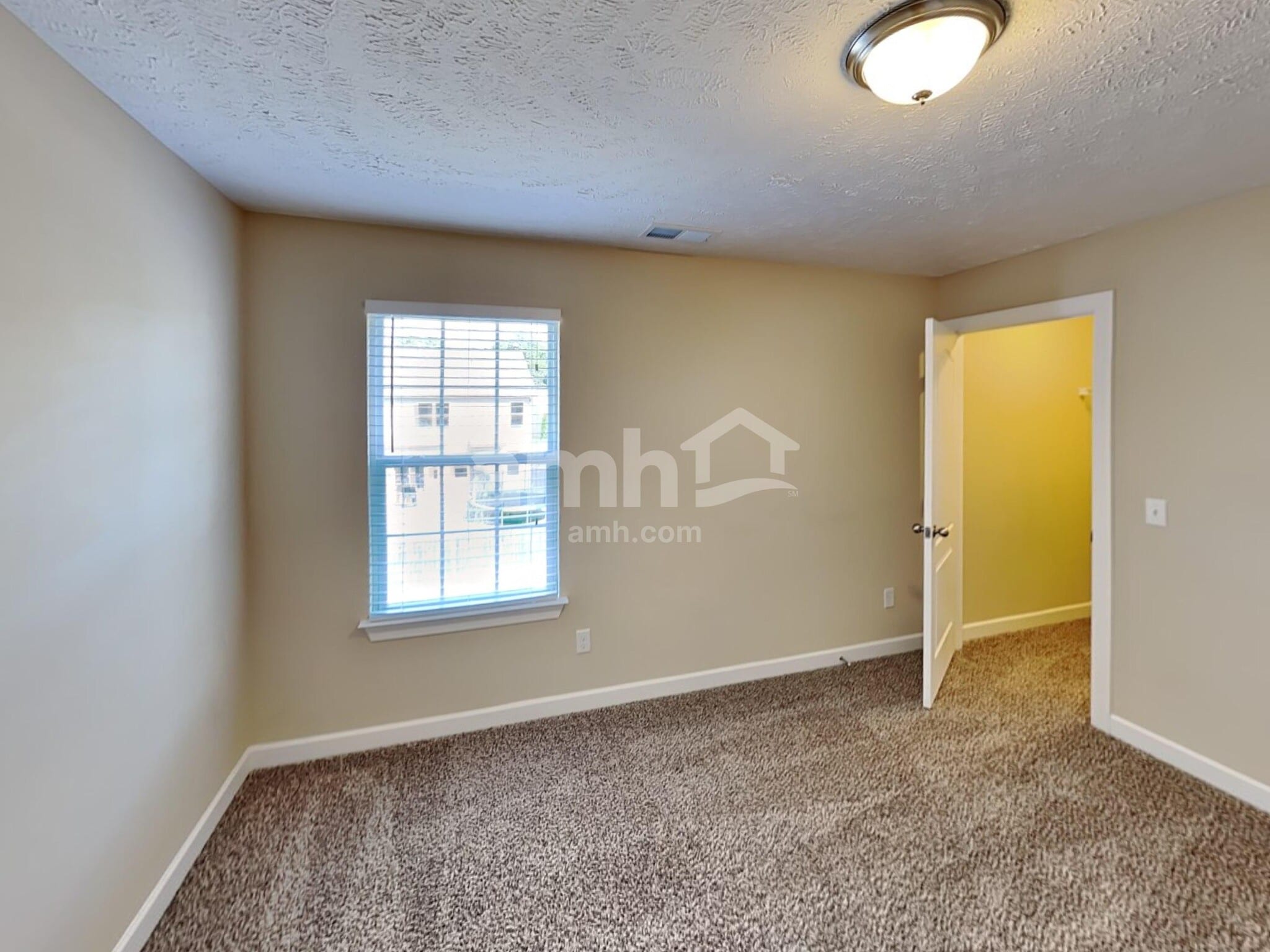 Building Photo - 886 Daybreak Dr