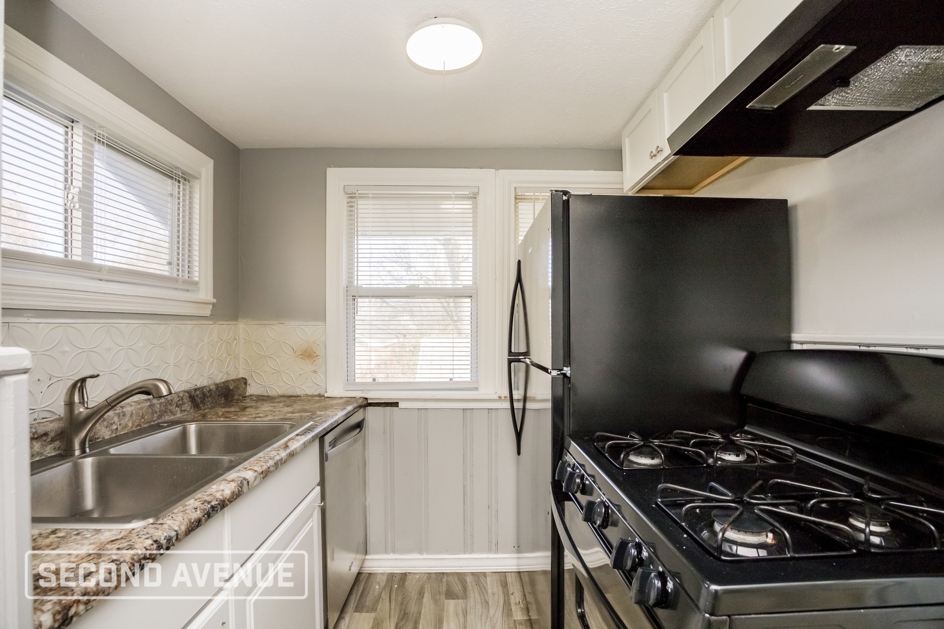 Building Photo - 1806 Sundale Ave