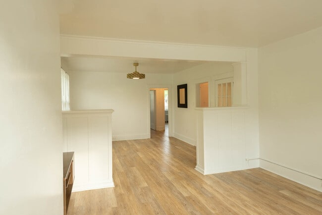 Building Photo - 1170 Jancey St