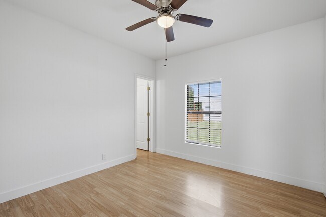 Building Photo - 406 Grayson St