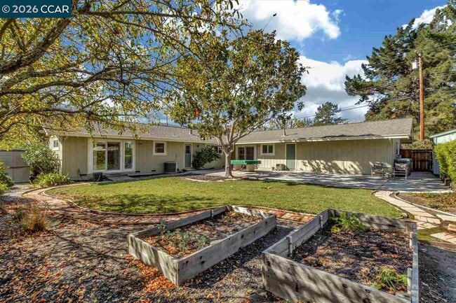 Building Photo - 241 Ivy Pl