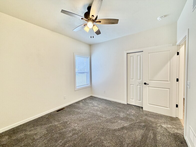 Building Photo - 3018 Mineral Point Ave