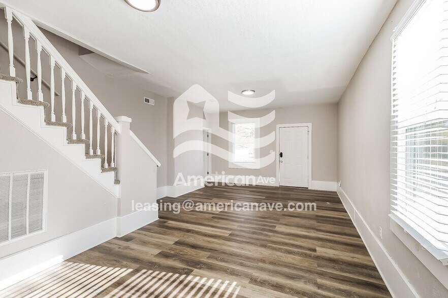 Building Photo - 1102 N Tacoma Ave