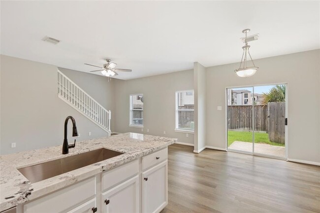 Building Photo - 8315 Greys Ln