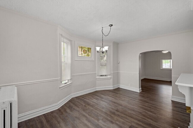 Building Photo - Great Mt Washington Location!