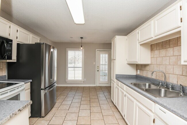 Building Photo - 4079 Tulip Tree Dr