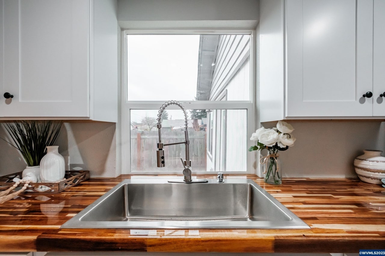 Building Photo - 440 S 6th St