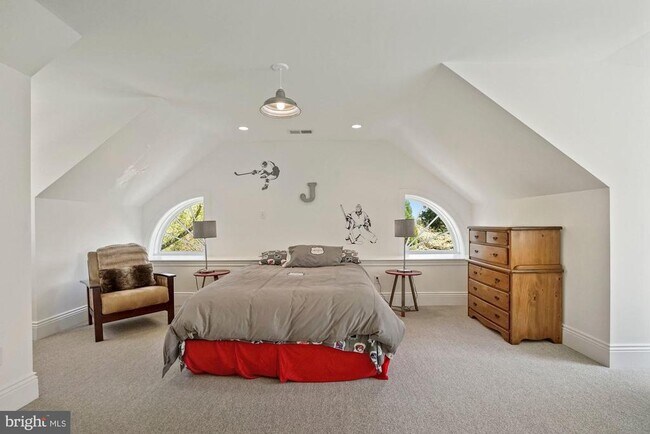 Building Photo - 1031 Pine Hill Rd