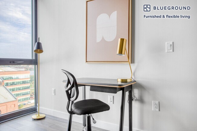 Building Photo - 1346 4th St SE