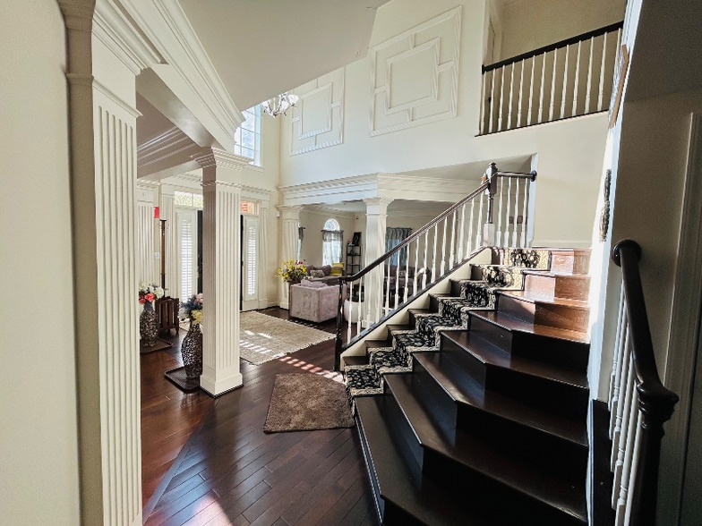 Building Photo - 15506 Symondsbury Way