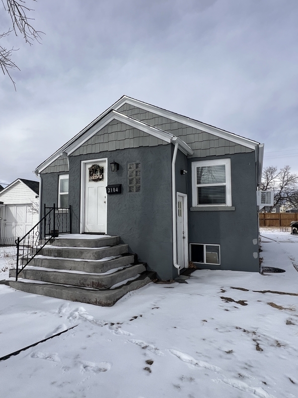 Building Photo - 2104 E 12th St