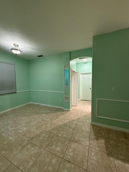 Building Photo - 2336 Alling Ter