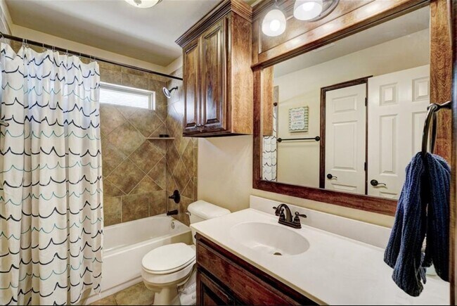 Building Photo - Amazing 3 Bed 2 Bath Home in Deer Creek Community