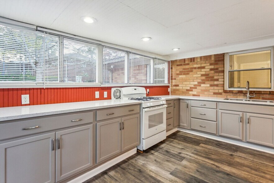 Building Photo - 434 Terrace Dr