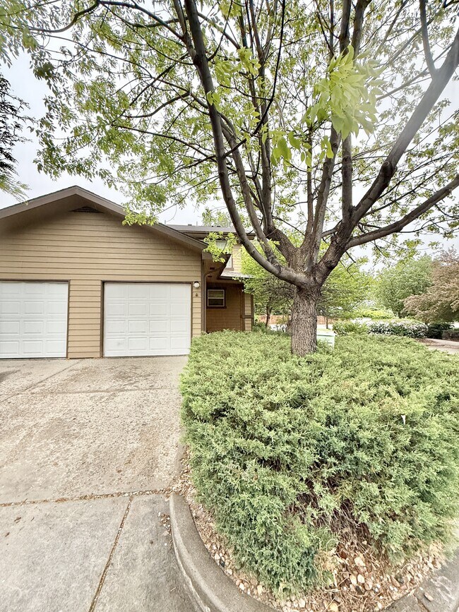 Building Photo - 4527 Starflower Dr