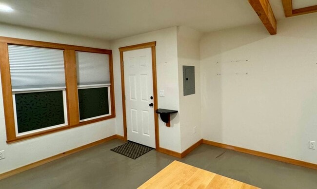 Building Photo - Charming 1BR in Convenient Eugene Location!