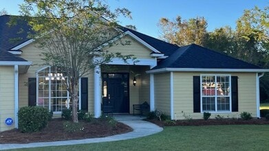 Building Photo - Country living but conveniently located in Kingsgate S/D in North Lowndes County near Moody AFB.
