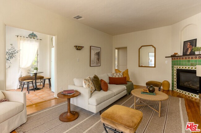 Building Photo - 2166 Beachwood Terrace
