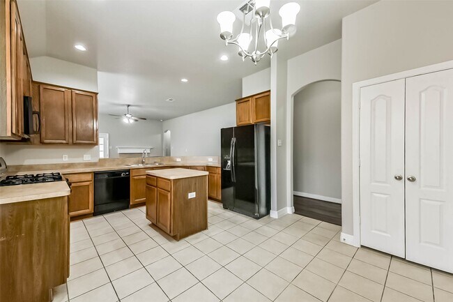 Building Photo - 21617 Horseshoe Dr