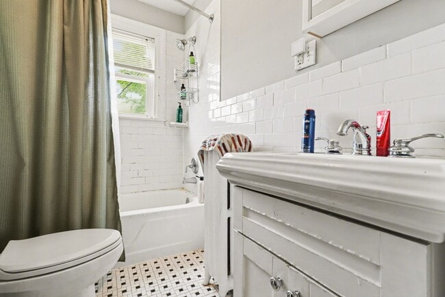 Building Photo - Charming 2BR + Office Home with Fenced Yards & Spacious Living – Available June 2026