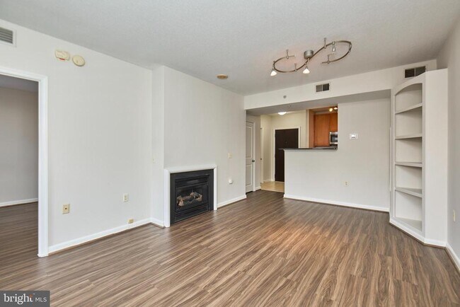 Building Photo - 851 N Glebe Rd