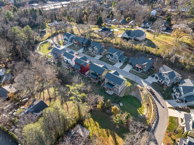 Building Photo - Fully Furnished | Asheville Area | 3–12 Month Leases Available