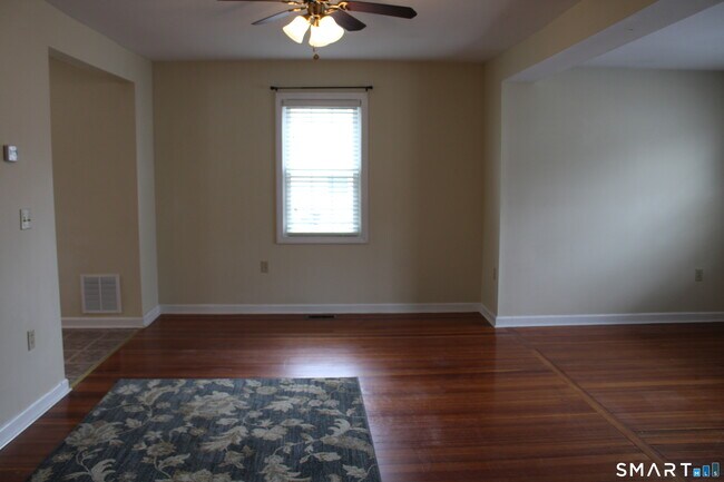 Building Photo - 6 Sunnyside E Rd