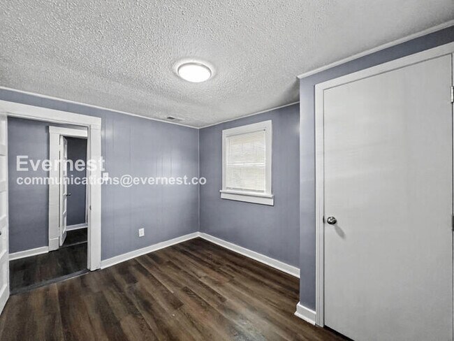 Building Photo - 749 Bey St