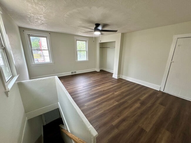 Building Photo - Spacious 1 Bed 1 Bath Home!