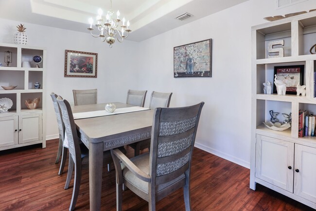 Building Photo - Spacious FURNISHED 3 Bed 2 Bath Condo In P...