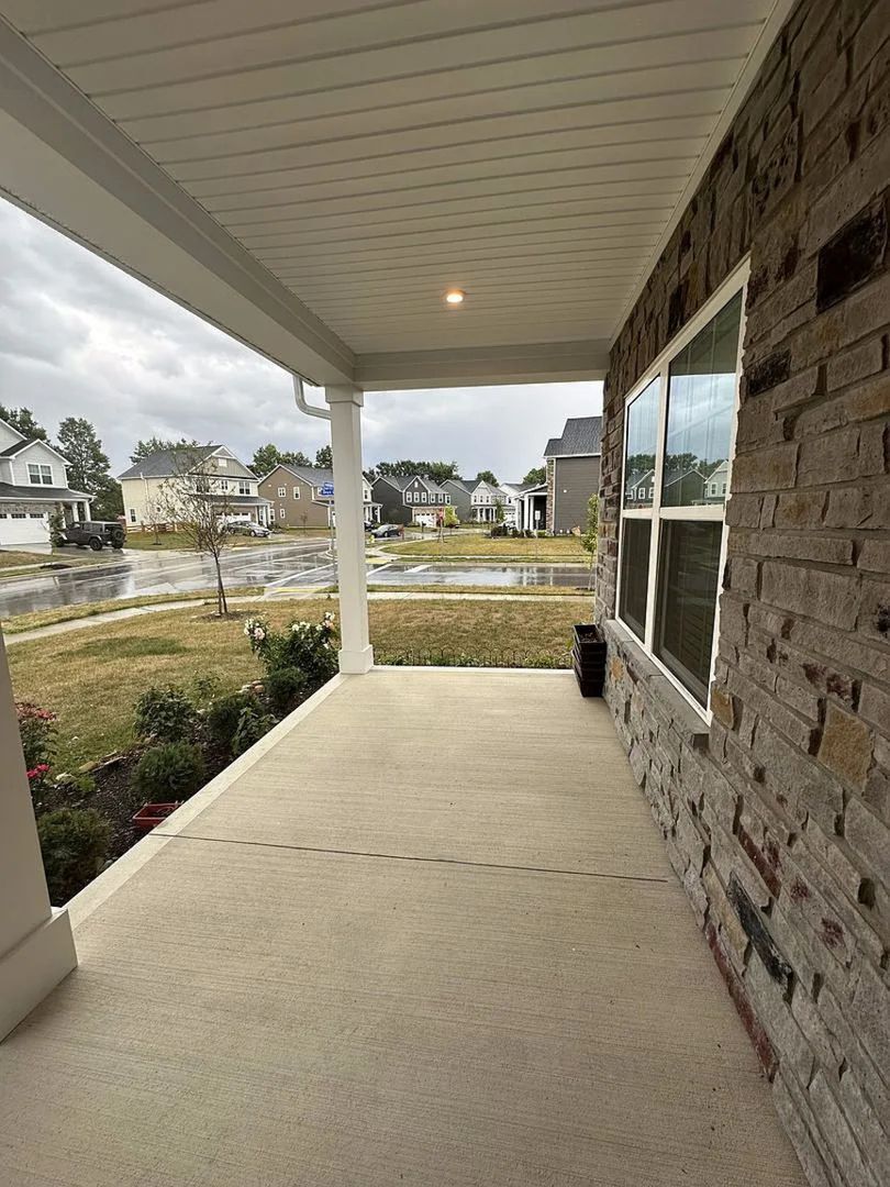 Building Photo - 452 Steeplechase St