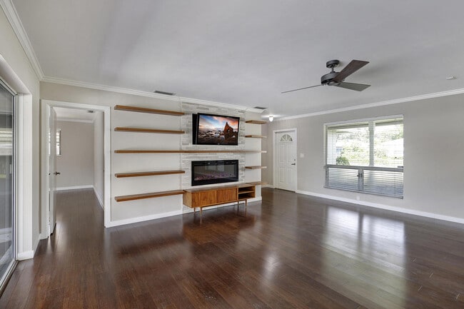 Building Photo - 800 SW 12th Ave