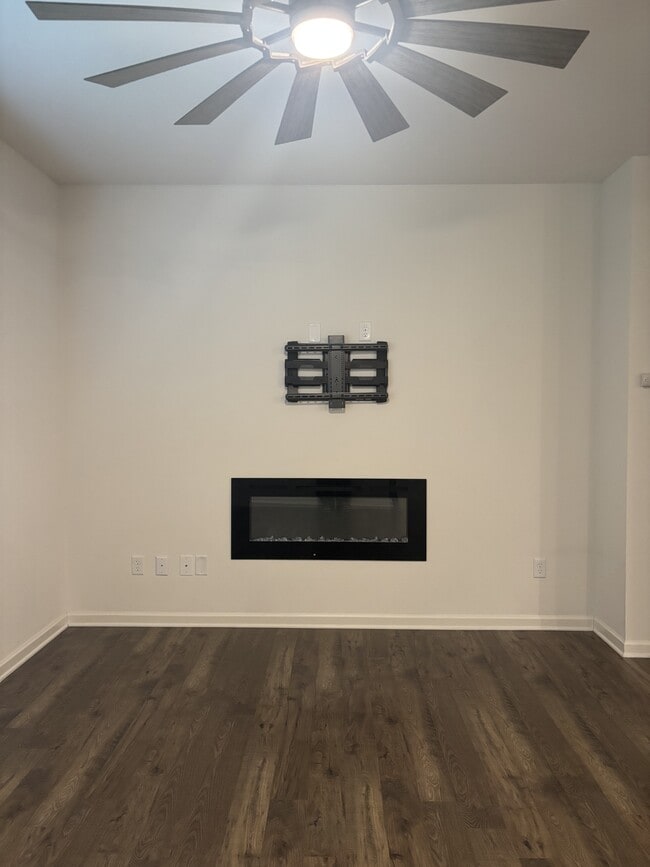 Building Photo - 46 Colonial Cv
