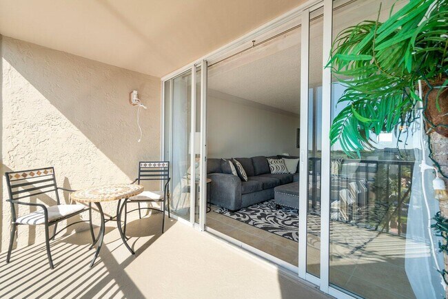 Building Photo - 9 Royal Palm Way