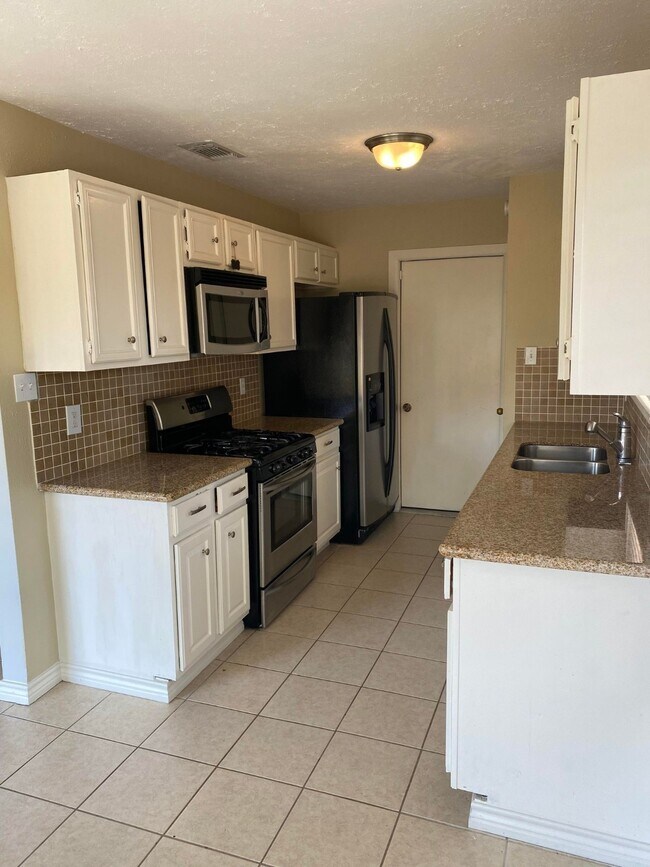 Building Photo - 18635 Bridoon Dr