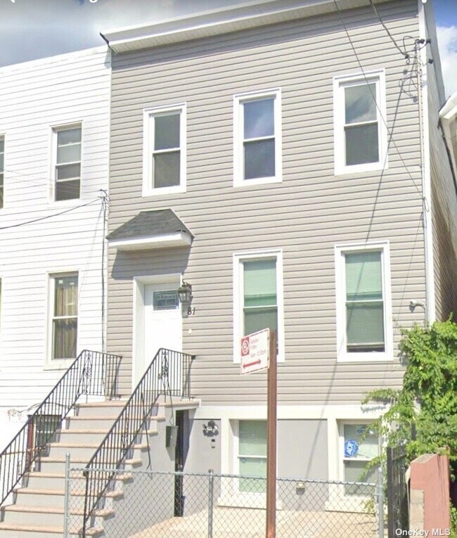 Building Photo - 81 Milford St